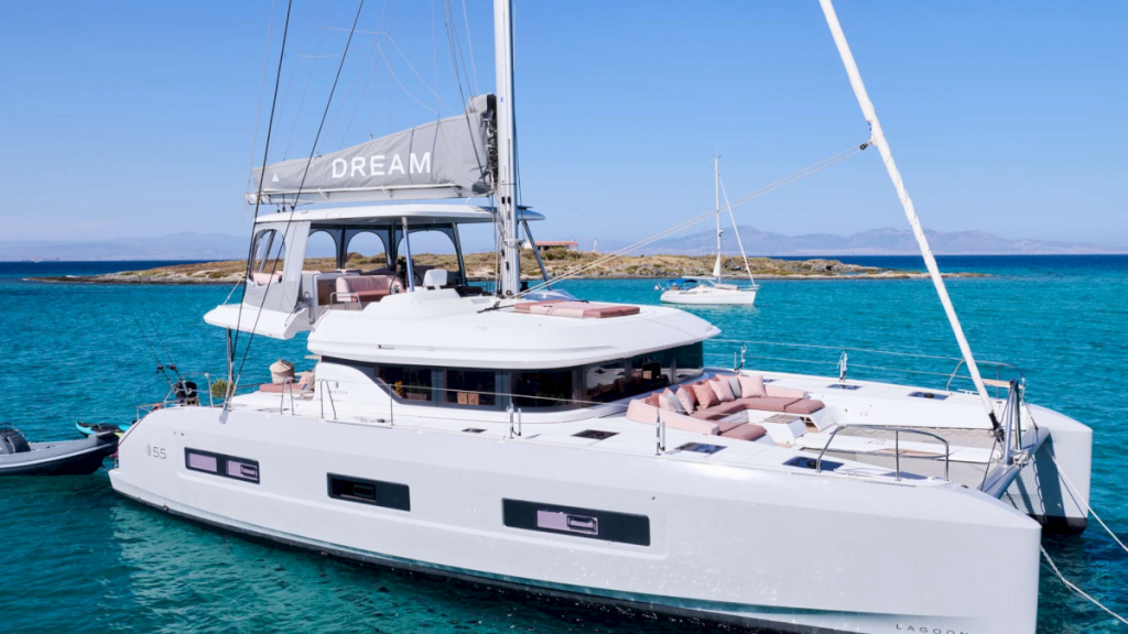 charter-catamaran-dream-in-greece