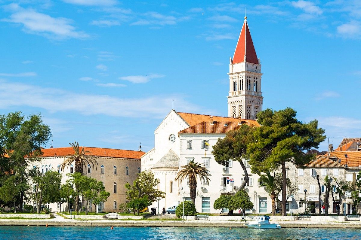 contact-yachts-210310-023383-001