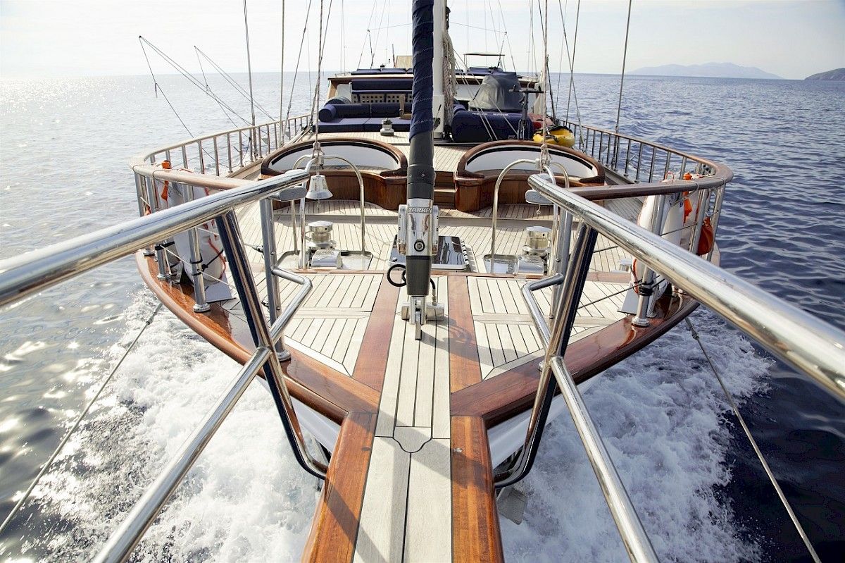 contact-yachts-210310-023494-001