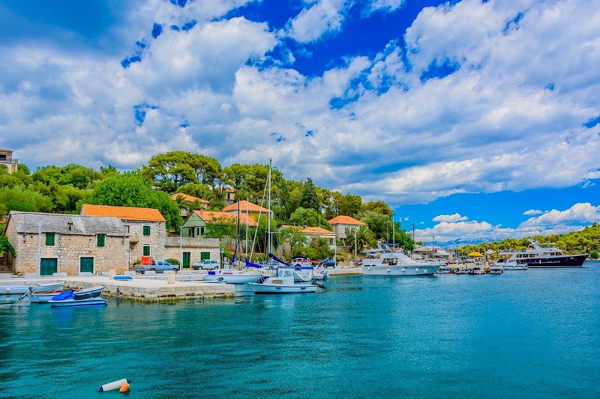 contact-yachts-210310-023692-001