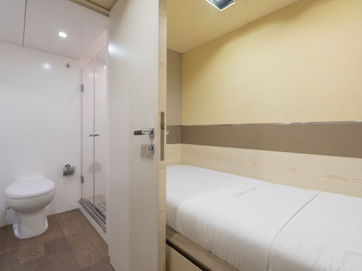 contact-yachts-240422-112031_0021