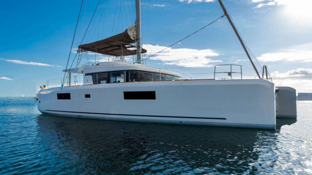 contact-yachts-ace-of-hearts_0011