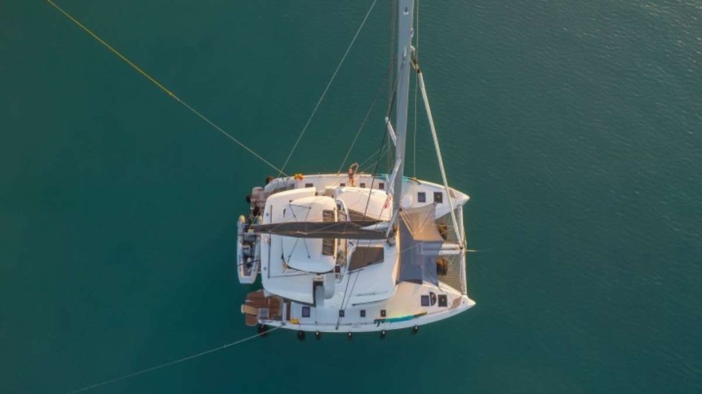 contact-yachts-aegeus_0001