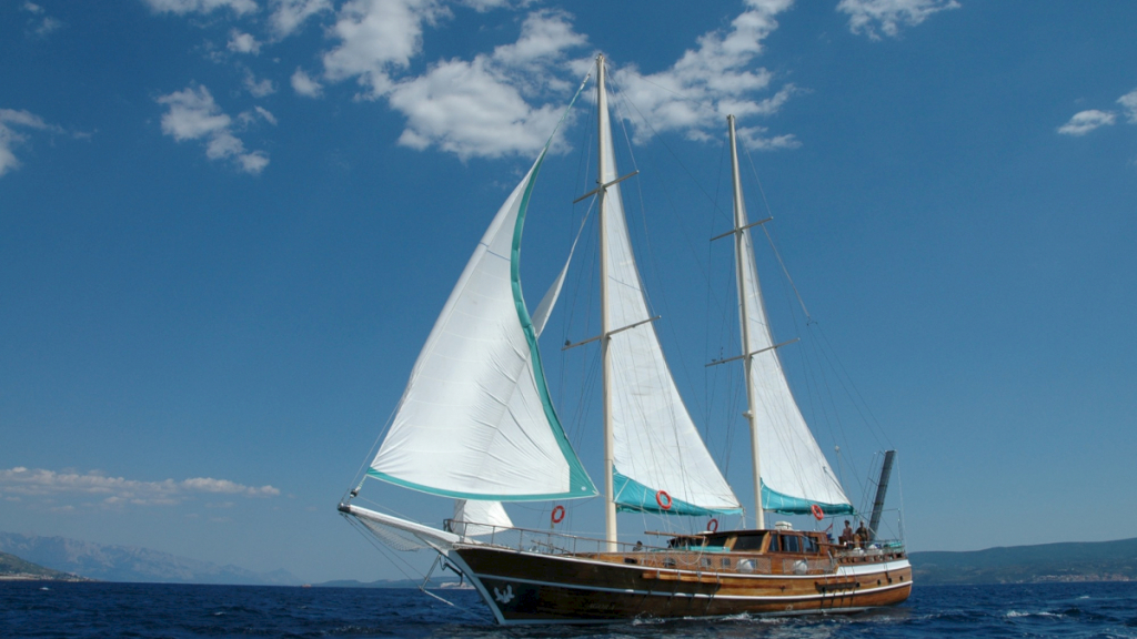 contact-yachts-agora_0007