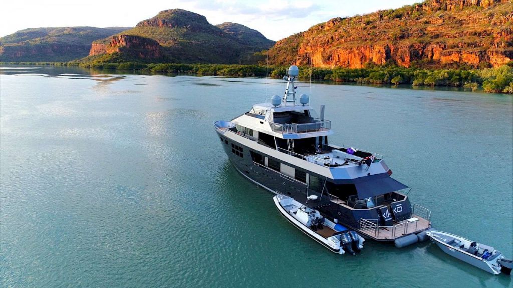 Perth Boat Hire | AKIKO Luxury motor yacht for 10 guests