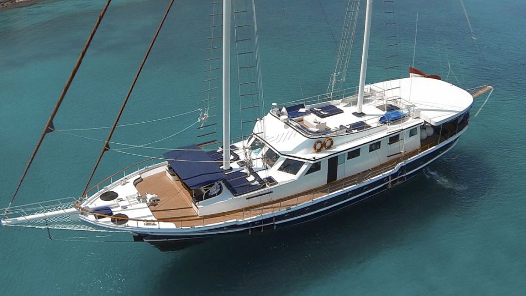 Luxury charter gulet yacht AURUM for rent in CROATIA from a yacht travel agency Contact Yachts_3
