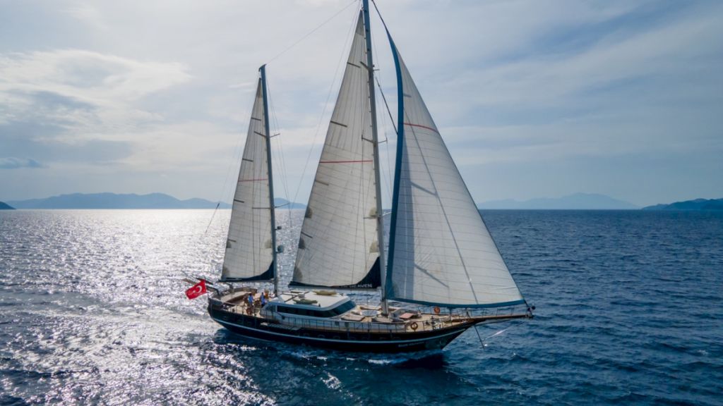 contact-yachts-blue-heaven-022