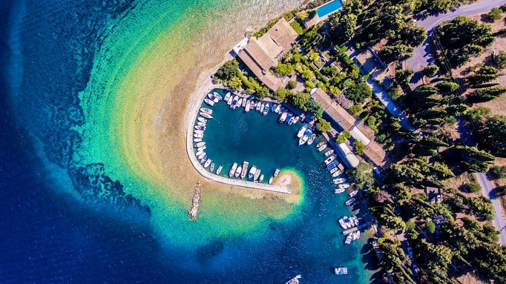 Остров Корфу - популярное яхтенное направления для летнего отдыха в Греции