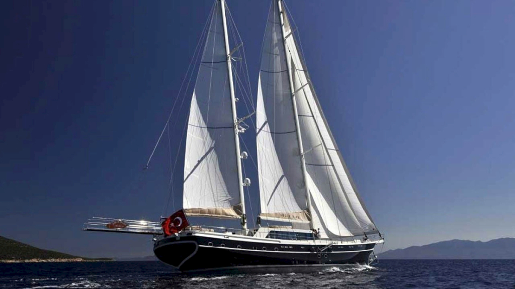 contact-yachts-dolce-mare_0002