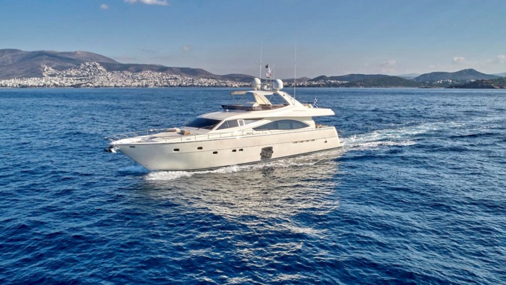 contact-yachts-julie-m_0001