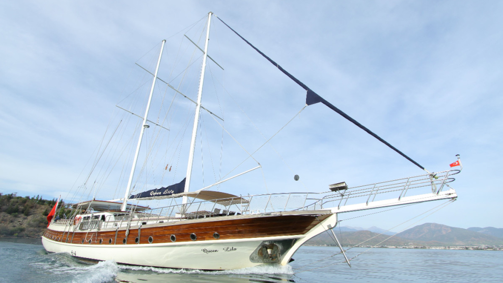 contact-yachts-queen-lila_0001