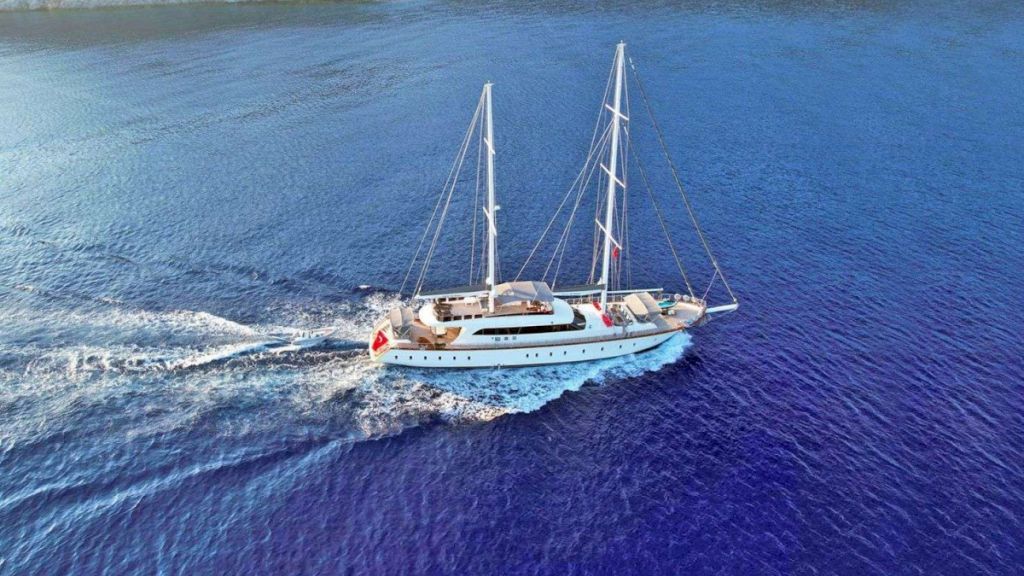 contact-yachts-queen-of-makri_0008