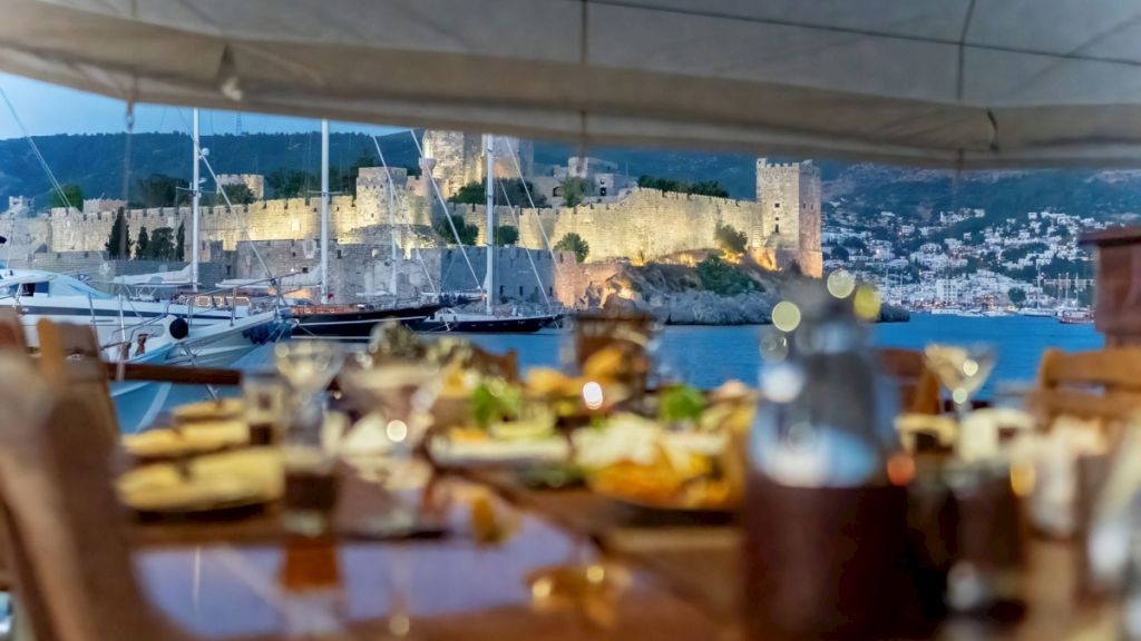 contact-yachts-sail-from-bodrum-to-marmaris-via-greek-i-slands_0001