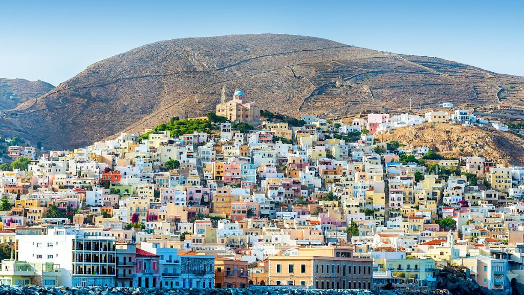 Сими - популярное яхтенное направления для летнего отдыха в Греции