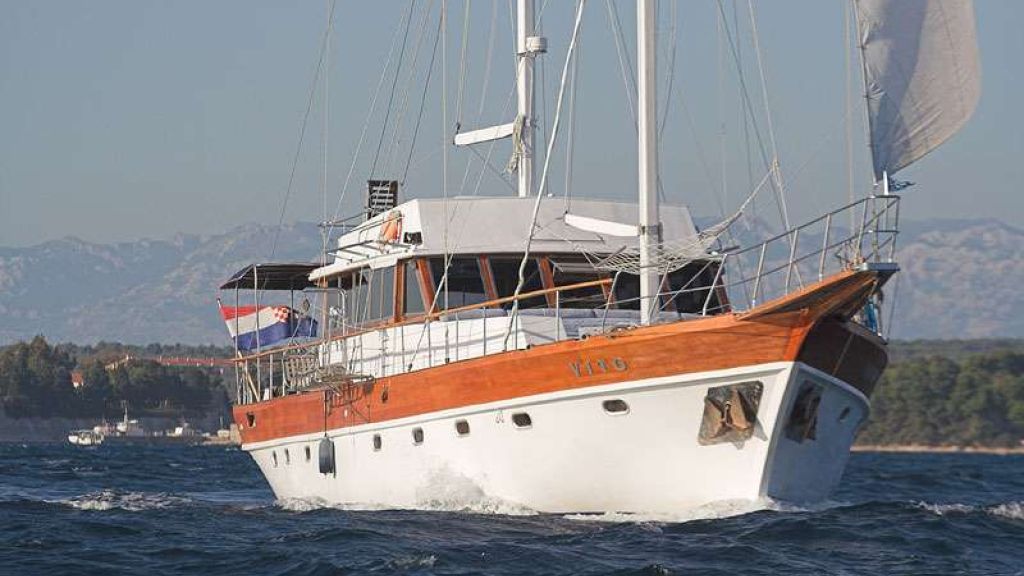 contact-yachts-vito-008