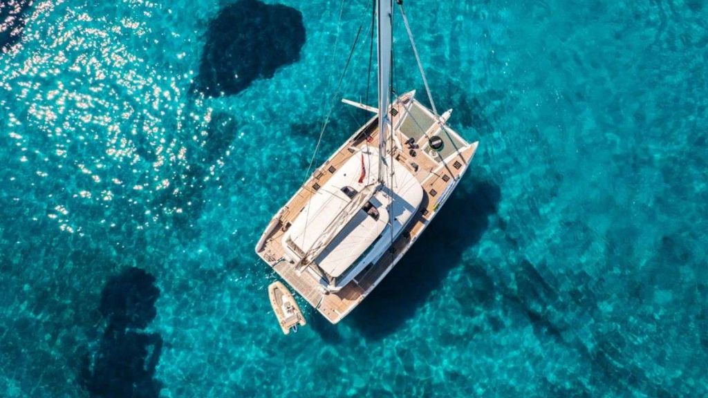 contact-yachts-white-caps_0001